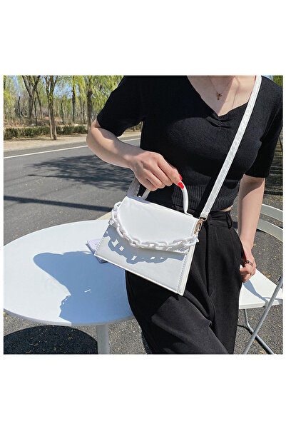 Mad Diva Geanta mica Alba, de Umar din Piele Ecologica, accesorizata cu lant