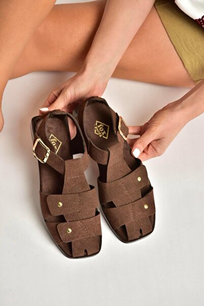 Fox Shoes Y458102502 Brown Suede Women's Sandals with Large Buckle Detail