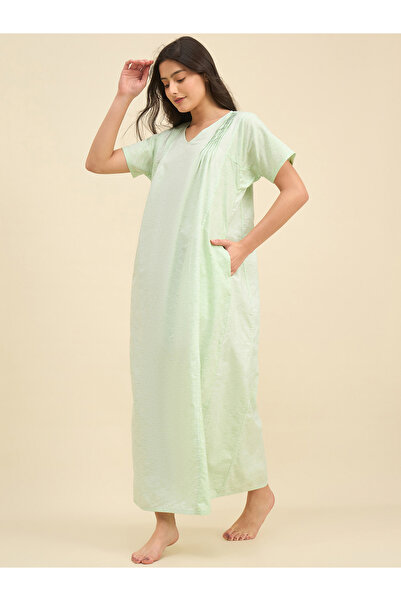 The Kaftan Company By Styli قميص نوم أخضر فاتح بثنيات من فيسكوز