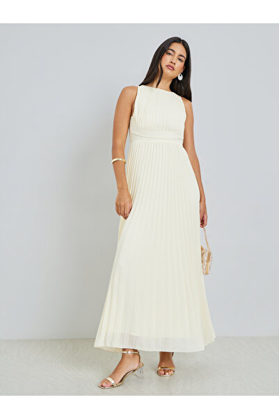 Styli Cream Pleated Sleeveless Maxi Dress