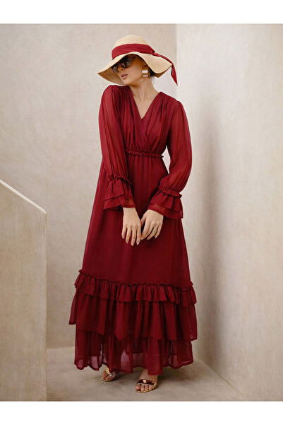 Sassafras By Styli فستان ماكسي بلون خمري بياقة على شكل حرف V وحافة مكشكش