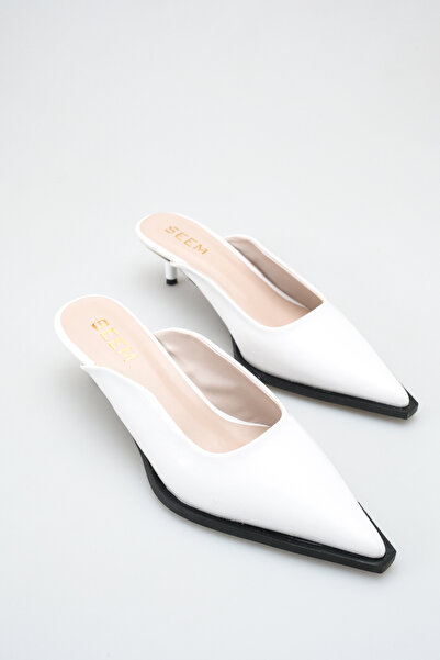 SEEM أودري وايت - نعال بكعب قصير ومقدمة مدببة