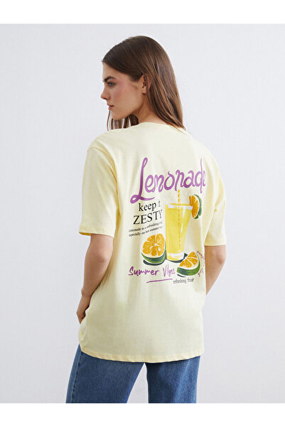 LC Waikiki RMZ GİYİM FARKIYA تي شيرت نسائي مطبوع بياقة روبا وقصة فضفاضة