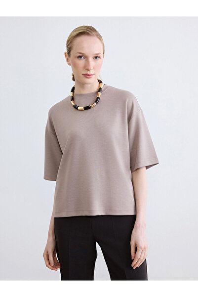 LC Waikiki تي شيرت بني برقبة دائرية قصة فضفاضة للسيدات