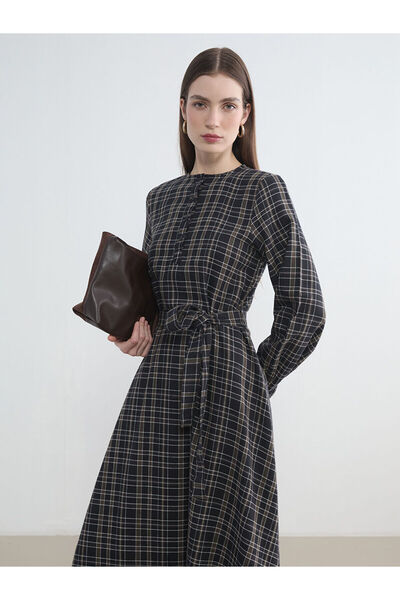 LC Waikiki Μαύρο καρό φόρεμα με γιακά και ζώνη