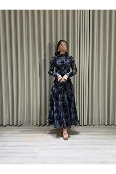 Kendallksa Luxurious velvet dress with a navy blue feather pattern