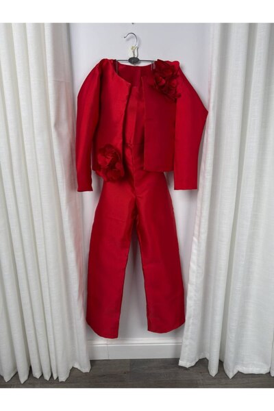 Kendallksa The modern suit set with prominent roses adds a feminine touch wit...