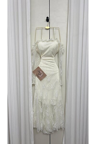 TREC CHIC Soft Lace midi dress with a revealing neckline