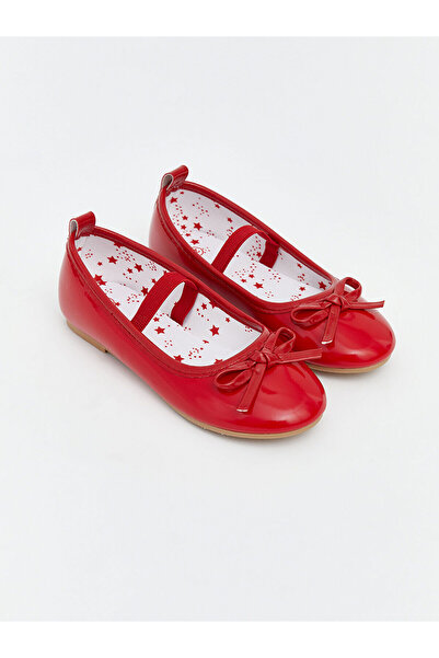 LC Waikiki مجموعة إلسيفا: حذاء باليه للفتيات الصغيرات بتفاصيل فيونكة حمراء