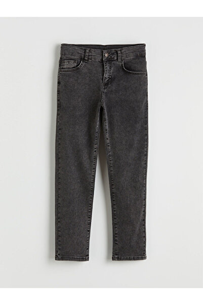 LC Waikiki بنطلون جينز للأولاد من مجموعة إلسيفا، تصميم ضيق بلون الأنثراسيت