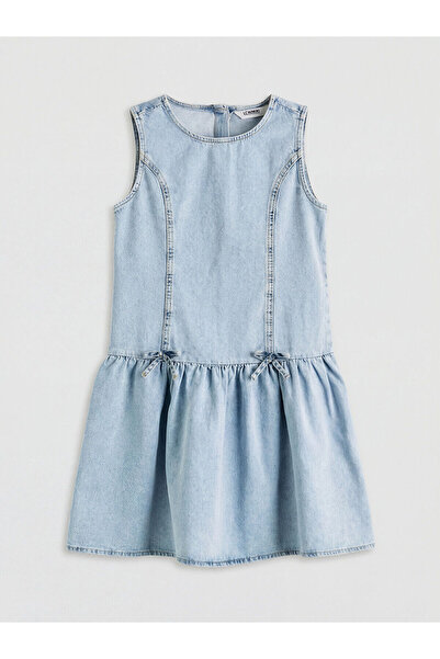 LC Waikiki Συλλογή Elsiva Κοριτσίστικο τζιν φόρεμα με λεπτομέρεια μπλε φιόγκου