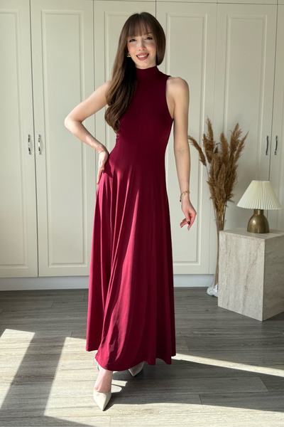 Dilay Gökoğlu Butik Halter Yaka Boyunlu Pileli Zarif Maxi Elbise