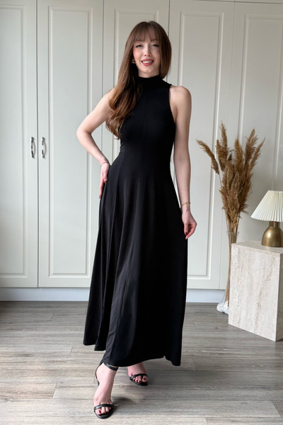 Dilay Gökoğlu Butik Halter Yaka Boyunlu Pileli Zarif Maxi Elbise