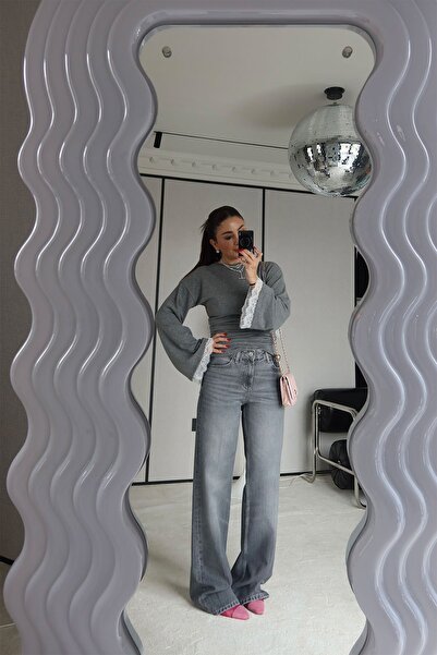 Özge Özgenç Grind-Finished Straight Cut Jeans