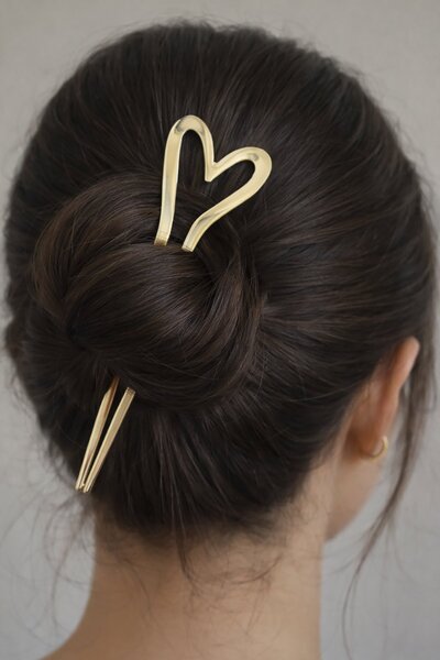 TAKIŞTIR Μεταλλικό κούμπωμα με φιγούρα καρδιάς σε χρυσό χρώμα