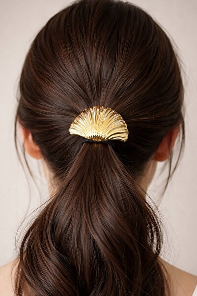 TAKIŞTIR Μεταλλική αγκράφα από καουτσούκ σε χρυσό χρώμα με φιγούρα μύδι