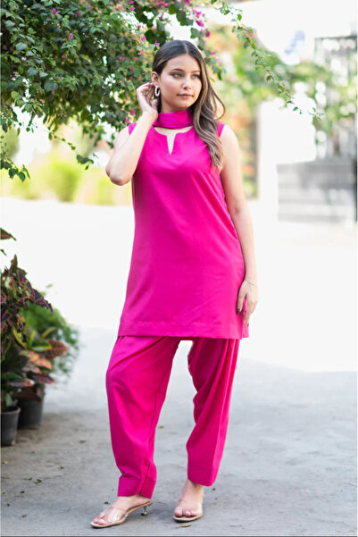 ZERE طقم شالوار فارشي من قطن الوردي مع وشاح جورجيت