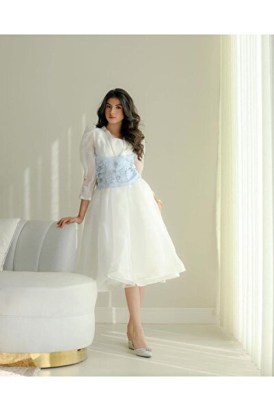 FASHION A soft white dress with a wide sky-blue Belt embroidered with roses f...
