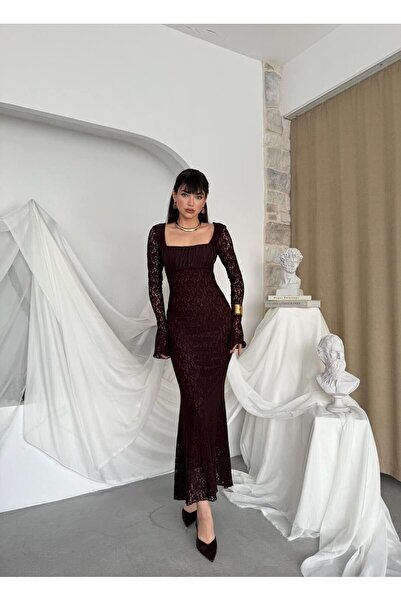 Hollyhocks فستان طويل بياقة مطوية وأكمام إسبانية من الدانتيل