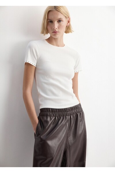 MANGO Woman Kısa kollu zımba detaylı tişört