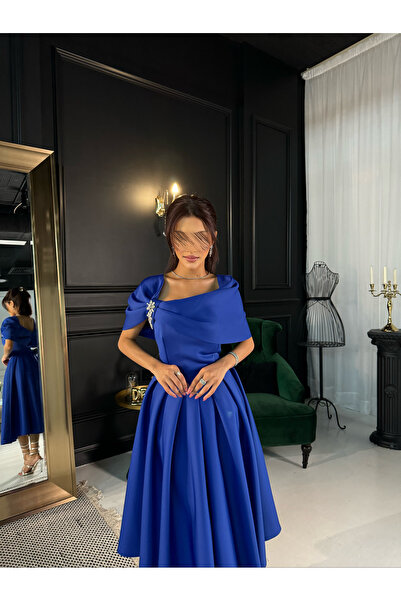 Warazan Evening dress with an elegant neckline