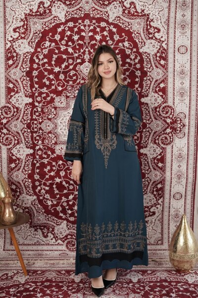 AFandina A royal jalabiya with an elegant oriental design that gives you a be...