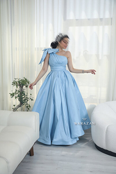 Warazan Shanton double flared dress with a bow at the shoulder