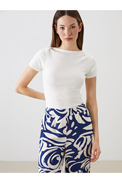 LC Waikiki تي شيرت نسائي من Shining Store من مجموعة Sparkling Choices ذو ياقة...