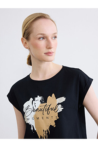 LC Waikiki تي شيرت نسائي مطبوع عليه Zero Roba Collar من UZG STORE للنساء الأن...