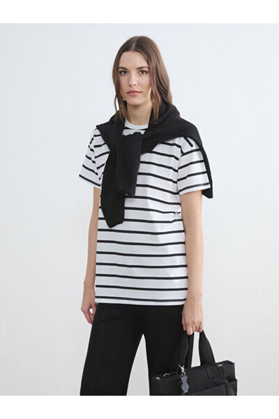 LC Waikiki Γυναικείο μπλουζάκι με ριγέ λαιμόκοψη