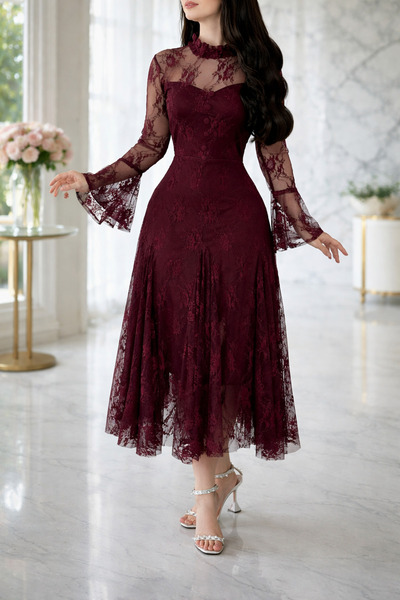 Jood A stunning Lace dress with an elegant cut