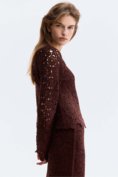 H&M كارديجان بمظهر الكروشيه