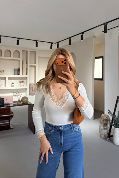 Sezgi Tekin Lace Detail V-Neck White Blouse