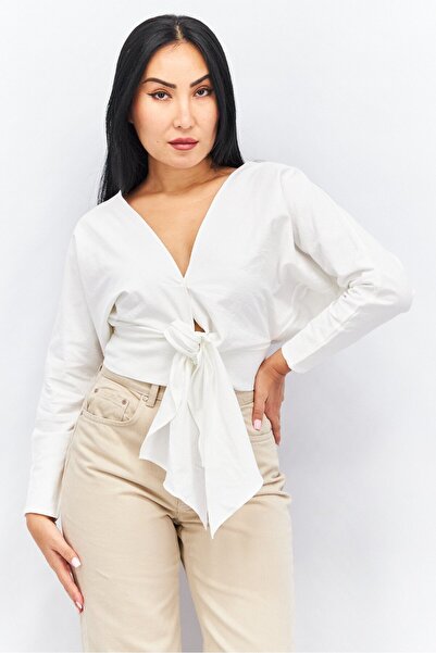 Labelrail بلوزة نسائية من أوليفيا أليس بياقة ذو ملمس بارز حرف V وأكمام ثلاثة ...