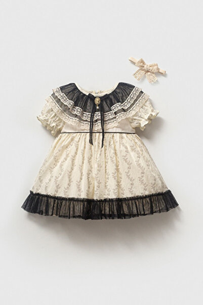 Cantoy Dantel Yakalı ve Bandanalı Broş Detaylı Bebek Elbisesi