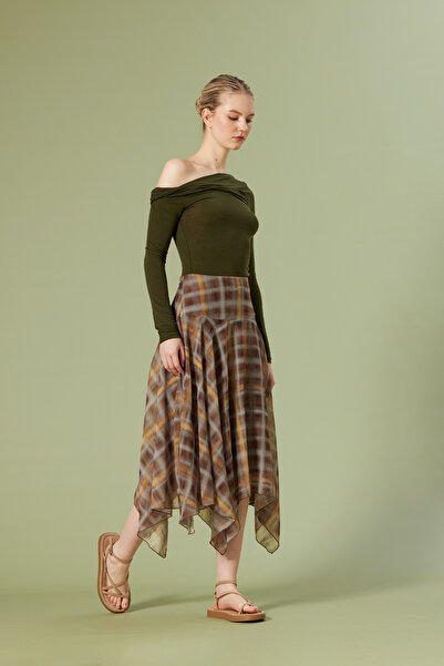 Nisan بلوزة من القماش خفيف الوزن للغاية بياقة غير متماثلة