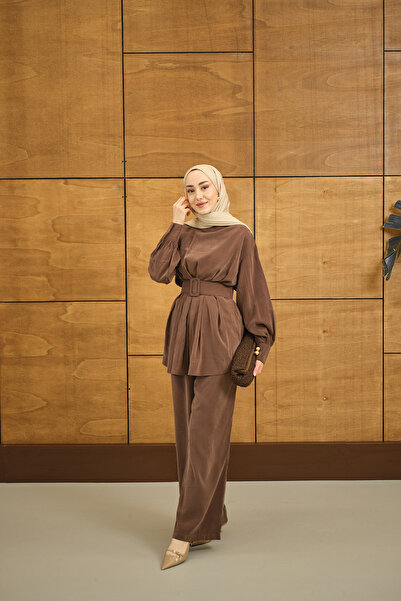 LOCCO Women's Belt Detail Crew Neck Suit Brown