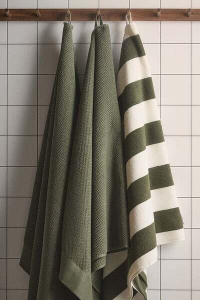 H&M Cotton terry bath sheet