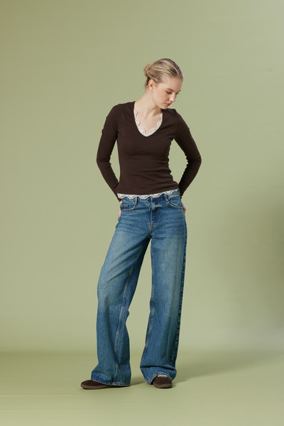 Nisan Čipka DETALJAN TOP SA V-OVIM IZREZOM