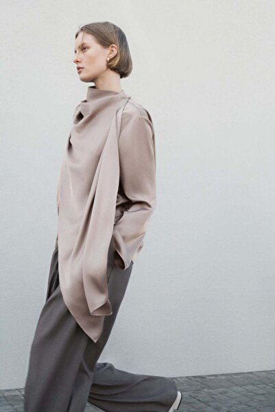 H&M بلوزة ساتان بتفاصيل شال