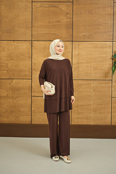 LOCCO Women's Pleated Crew Neck Set in Bitter Brown