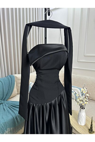FASHION A black evening dress with a "corset" design and shiny satin details ...
