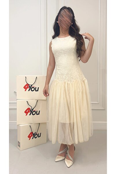 NO BRAND فستان ميدي كريمي دانتيل بتصميم ناعم وتنورة تول انسيابية