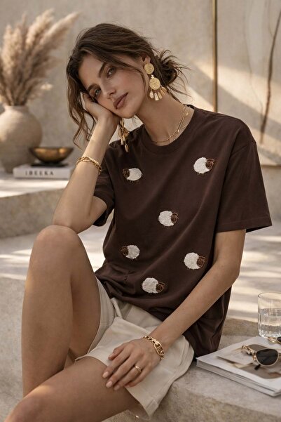 ibeeka Atelier Sheep – Premium Embroidered T-Shirt