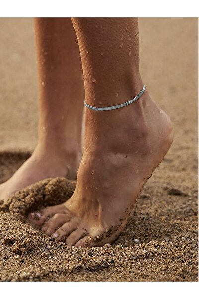 VEYA An elegant anklet with a hollow design in the shape of a four-leaf leaf,...