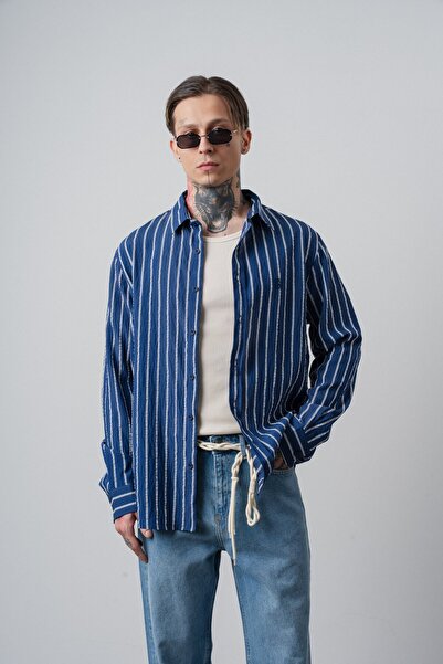 Respire Cămașă pentru bărbați cu mânecă lungă cu dungi și detalii brodate sup...