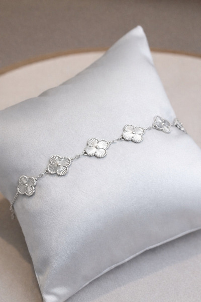 M2 group Women's gold bracelet with a four-flower design – soft elegance and ...