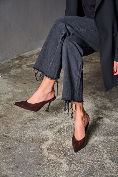 PELİN'İN AYAKKABILARI LOSTA KAHVE RUGAN TOPUKLU TERLİK