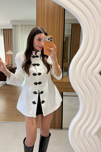 Gizem Ecemiş Napolyon Beyaz Nakış Düğmeli Blazer Ceket