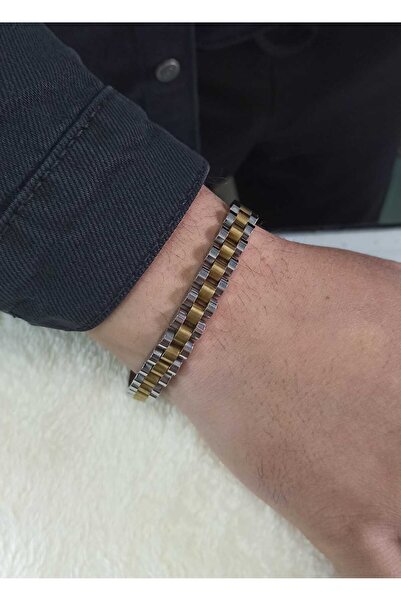 Simge Gümüş سوار من الفولاذ